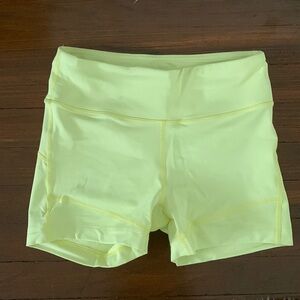 Outdoor Voices Move Free short